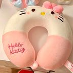 HELLO KITTY PODUSZKA PODRÓŻNA 30×30 CM –  DO SAMOLOTU, AUTA I NA CO DZIEŃ KUROMI HELLO KITTY PODUSZKA