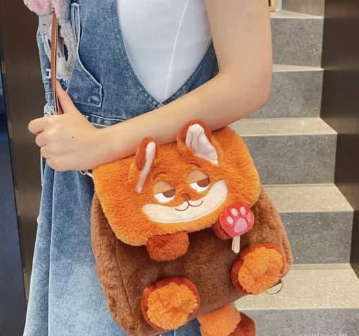 PLUSZOWY PLECAK-TOREBKA LIS ZWIERZOGRÓD 25×25 CM + LOSOWY BRELOK GRATIS