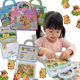 CAPYBARA STICKER BOOK – KREATYWNA TOREBKA-ALBUM Z NAKLEJKAMI