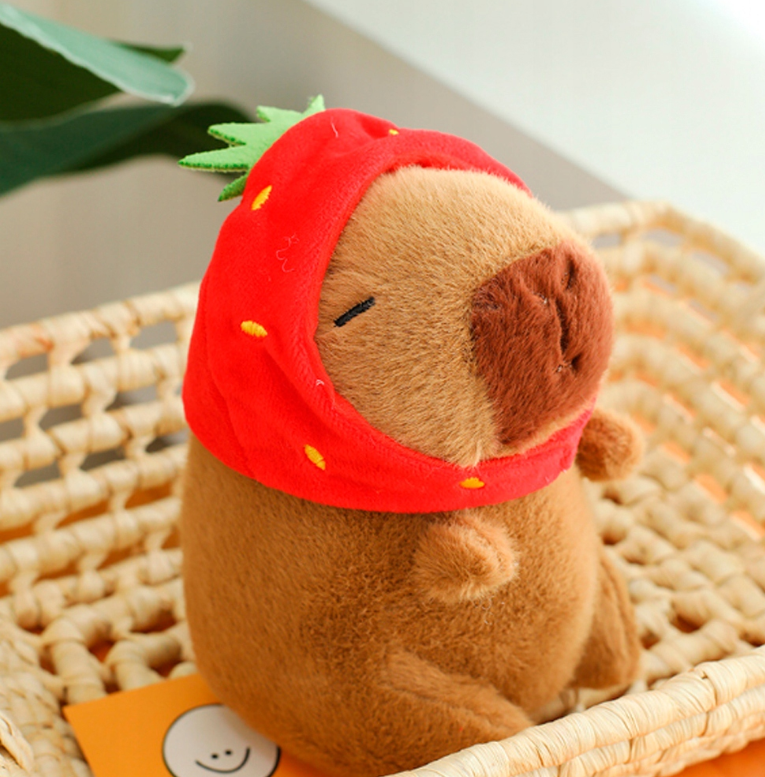 Truskawka kapibara pluszak kapibara z czapką truskawką kapibara