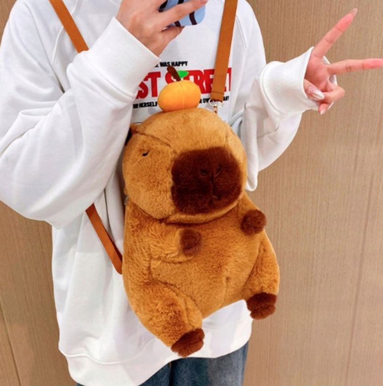 KAPIBARA DUŻA PLUSZOWY PLECAK CAPYBARA Z POMARAŃCZĄ 35CM NA PREZENT TOREBKA
