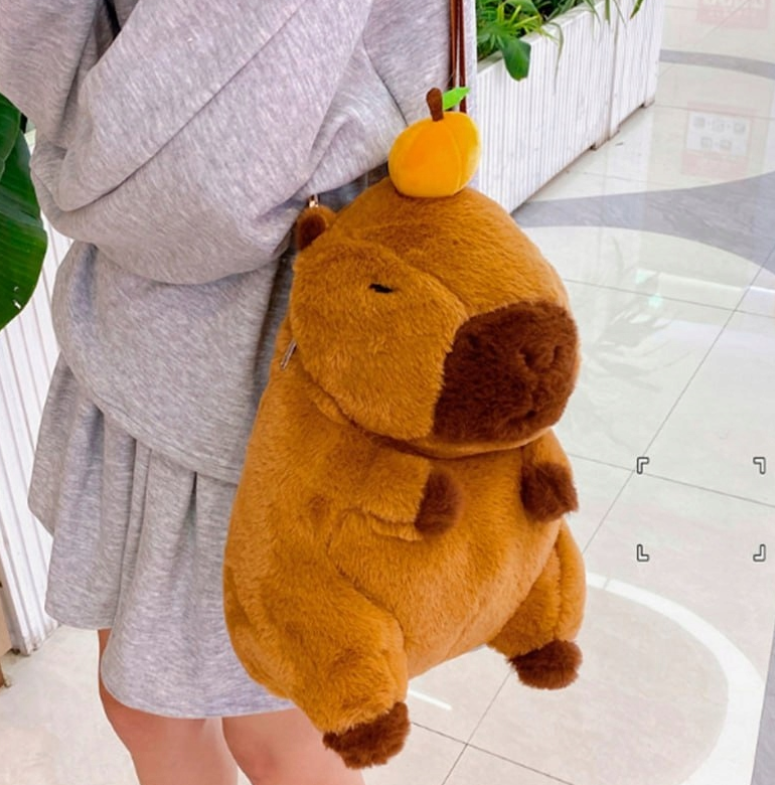 KAPIBARA DUŻA PLUSZOWY PLECAK CAPYBARA Z POMARAŃCZĄ 35CM NA PREZENT TOREBKA