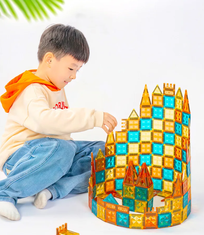 MAGNETYCZNY KONSTRUKTOR "ŚWIAT DINOZAURÓW" (68 ELEMENTÓW)  MEGA HIT