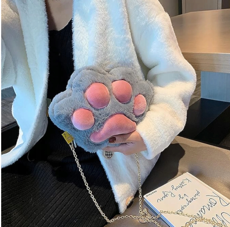 PLUSZOWA TOREBKA KOCIA ŁAPKA Z ŁAŃCUSZKIEM (25 X 15 CM)