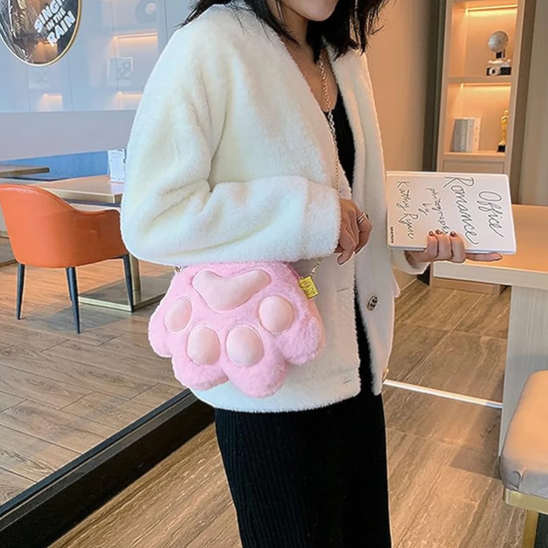 PLUSZOWA TOREBKA KOCIA ŁAPKA Z ŁAŃCUSZKIEM (25 X 15 CM)