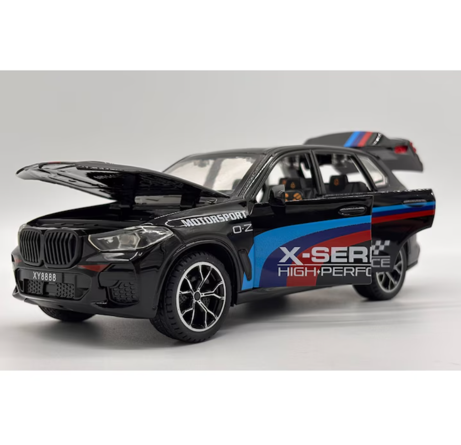 METALOWY SAMOCHÓD BMW X5 COMPETITION 20 CM ŚWIATŁA, OTWIERANE ELEMENTY