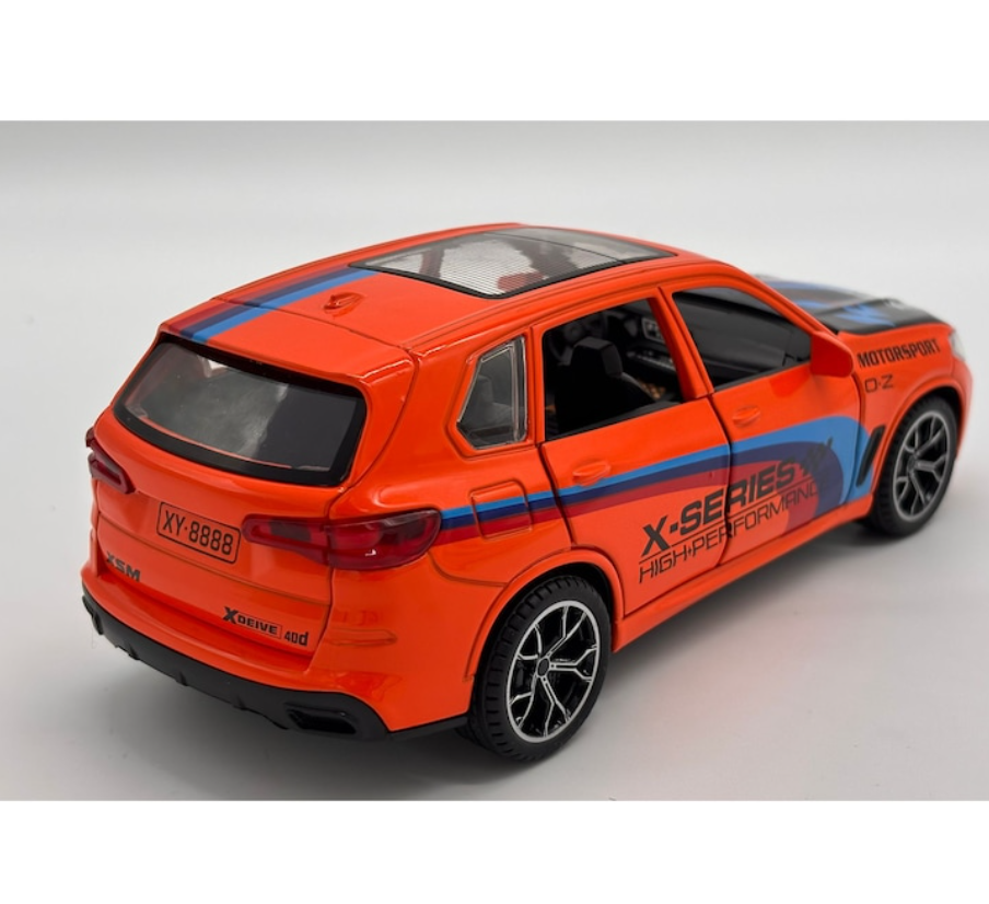 METALOWY SAMOCHÓD BMW X5 COMPETITION 20 CM ŚWIATŁA, OTWIERANE ELEMENTY
