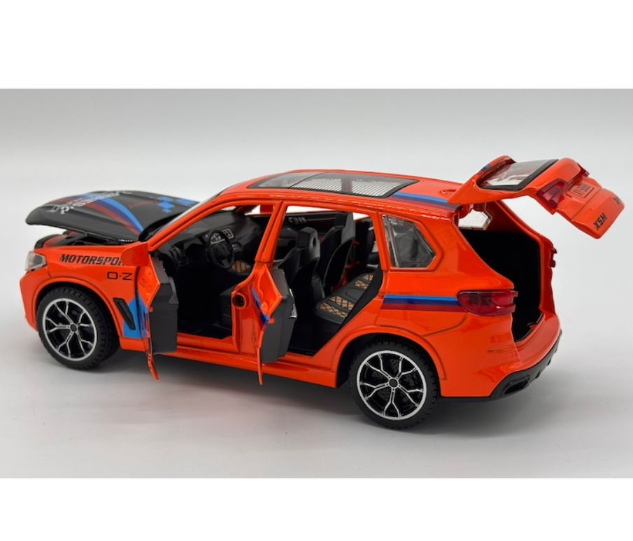METALOWY SAMOCHÓD BMW X5 COMPETITION 20 CM ŚWIATŁA, OTWIERANE ELEMENTY