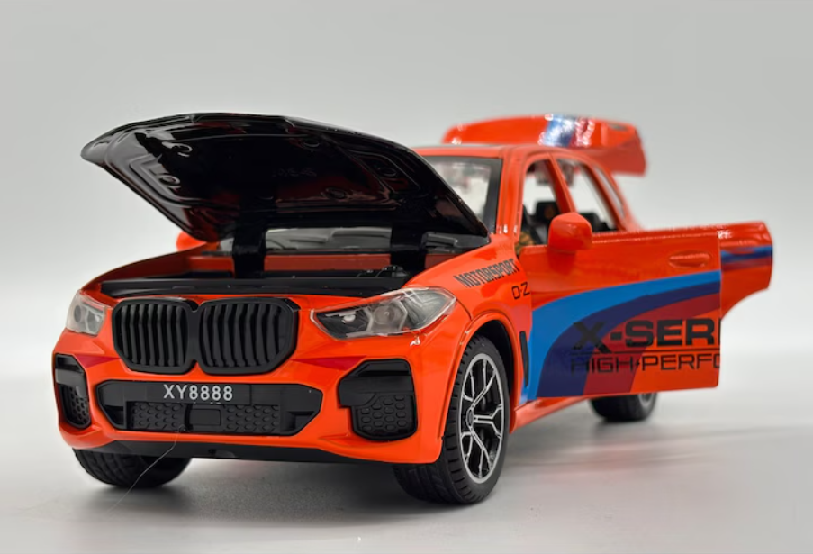 METALOWY SAMOCHÓD BMW X5 COMPETITION 20 CM ŚWIATŁA, OTWIERANE ELEMENTY