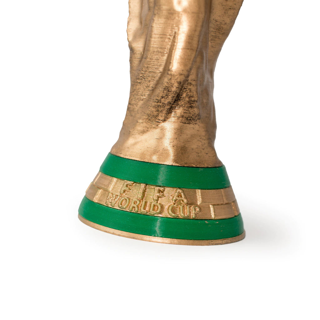 PUCHAR FIFA WORLD CUP FIGURKA TROFEUM 30 CM PREZENT DLA KIBICA PIŁKI NOŻNEJ