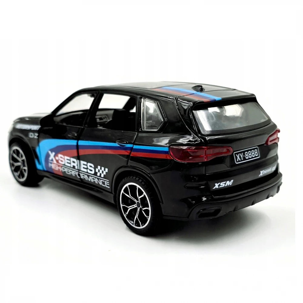 METALOWY SAMOCHÓD BMW X5 COMPETITION 20 CM ŚWIATŁA, OTWIERANE ELEMENTY
